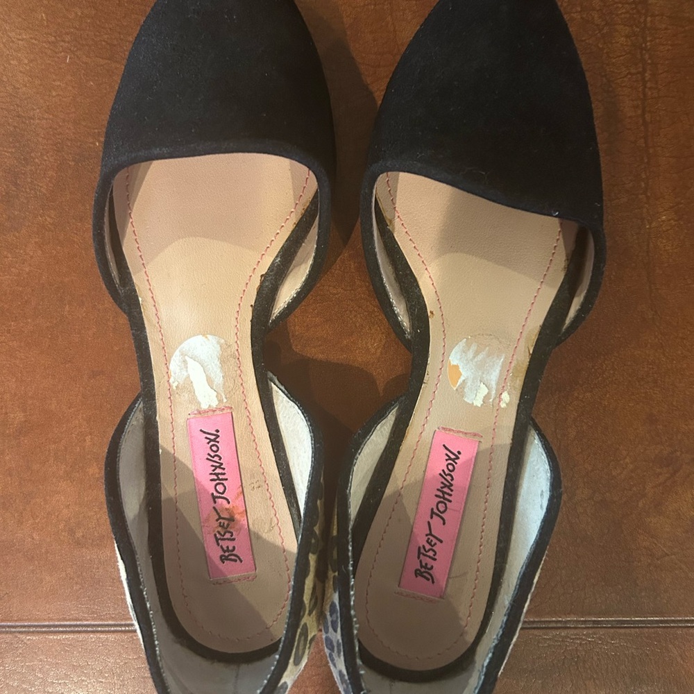 Betsey Johnson Black and Leopard Flats